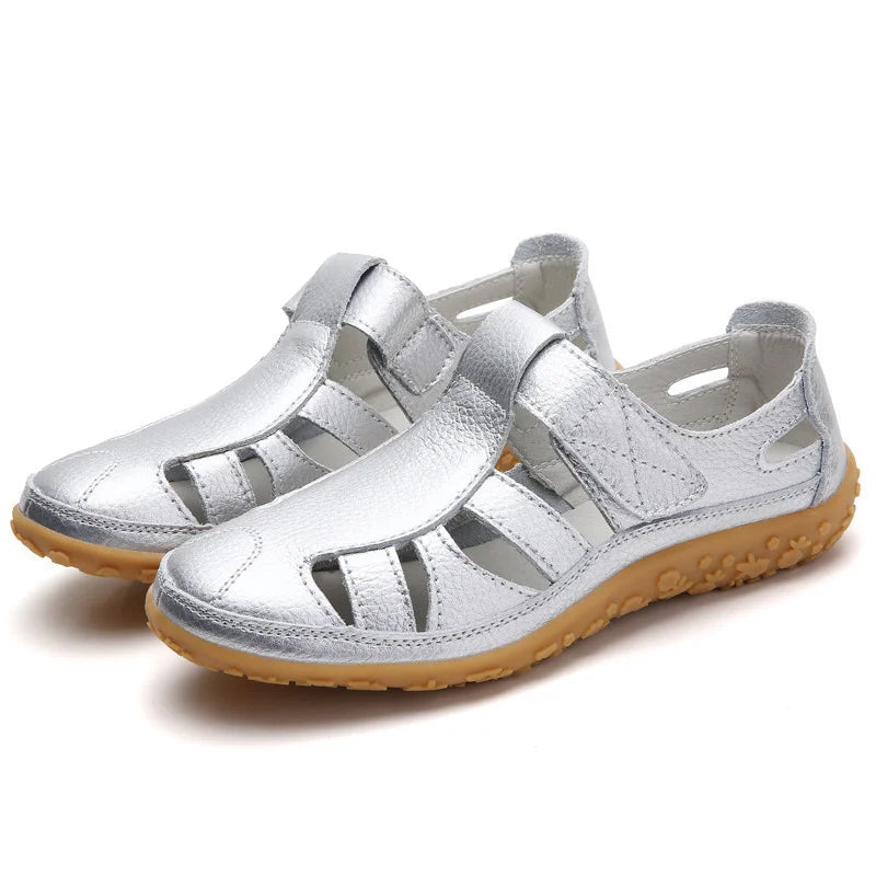 Dames Gesloten Sandalen - Platte Sandalen met Uitsparingen en Bandje