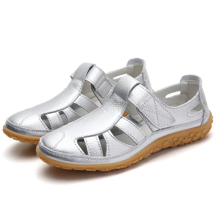 Dames Gesloten Sandalen - Platte Sandalen met Uitsparingen en Bandje