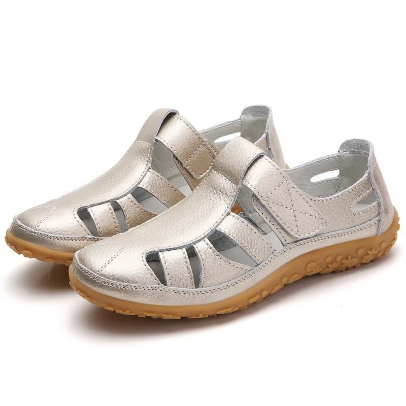 Dames Gesloten Sandalen - Platte Sandalen met Uitsparingen en Bandje