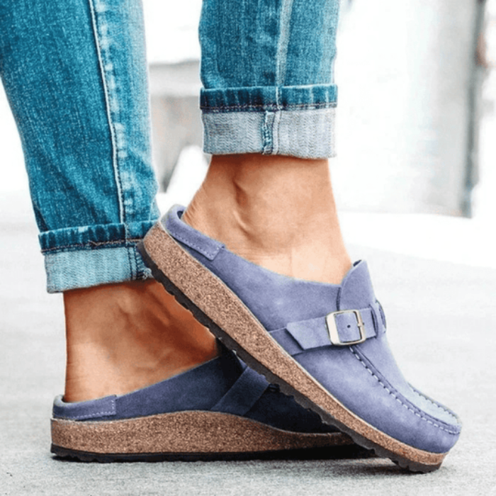 Dames Suède-Look Mule Clogs - Instapsandalen met Gespband en Platte Zool
