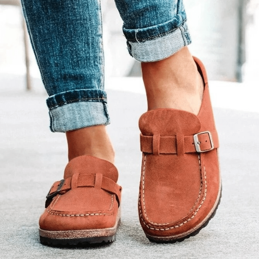 Dames Suède-Look Mule Clogs - Instapsandalen met Gespband en Platte Zool