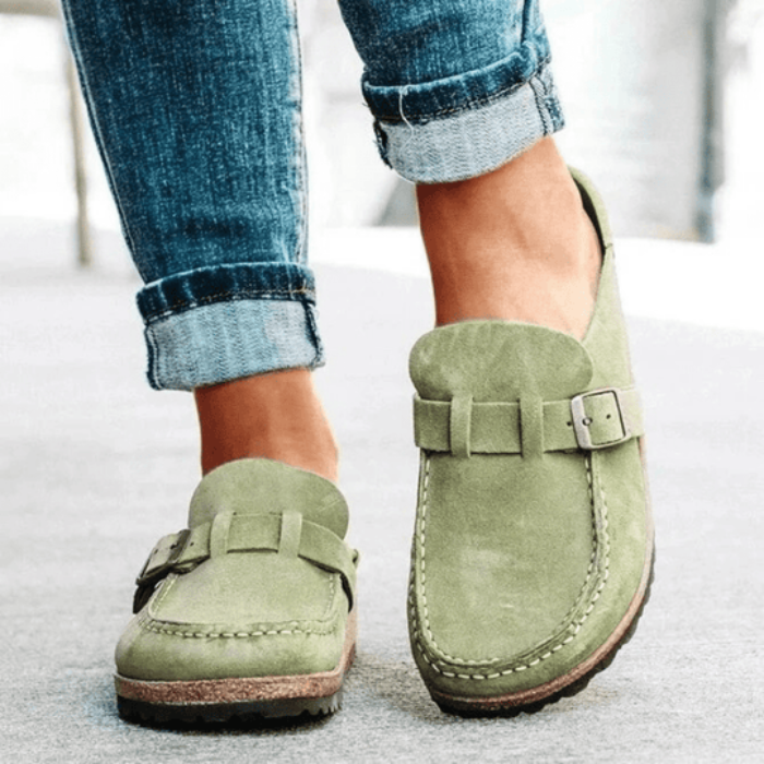 Dames Suède-Look Mule Clogs - Instapsandalen met Gespband en Platte Zool