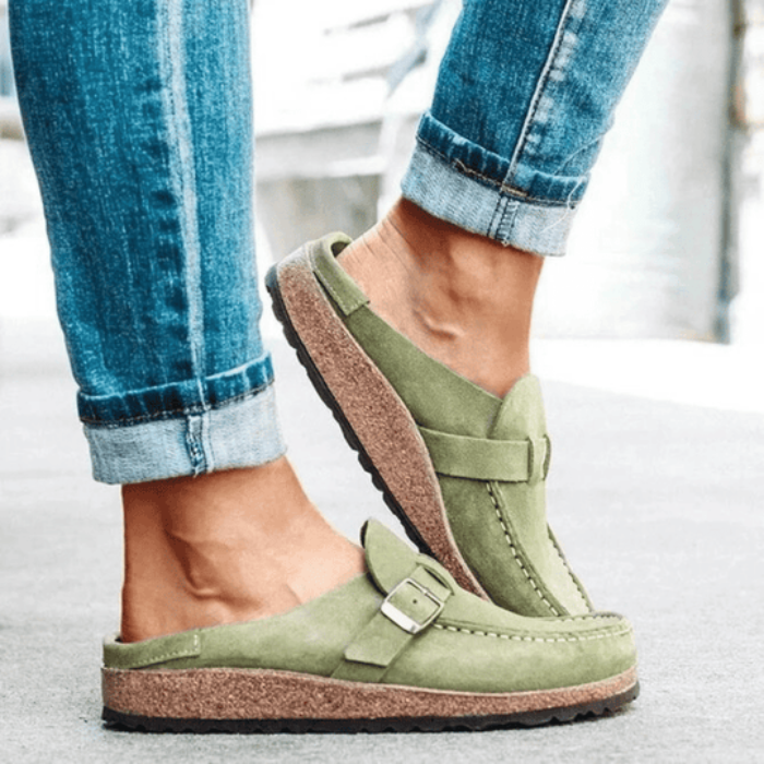 Dames Suède-Look Mule Clogs - Instapsandalen met Gespband en Platte Zool