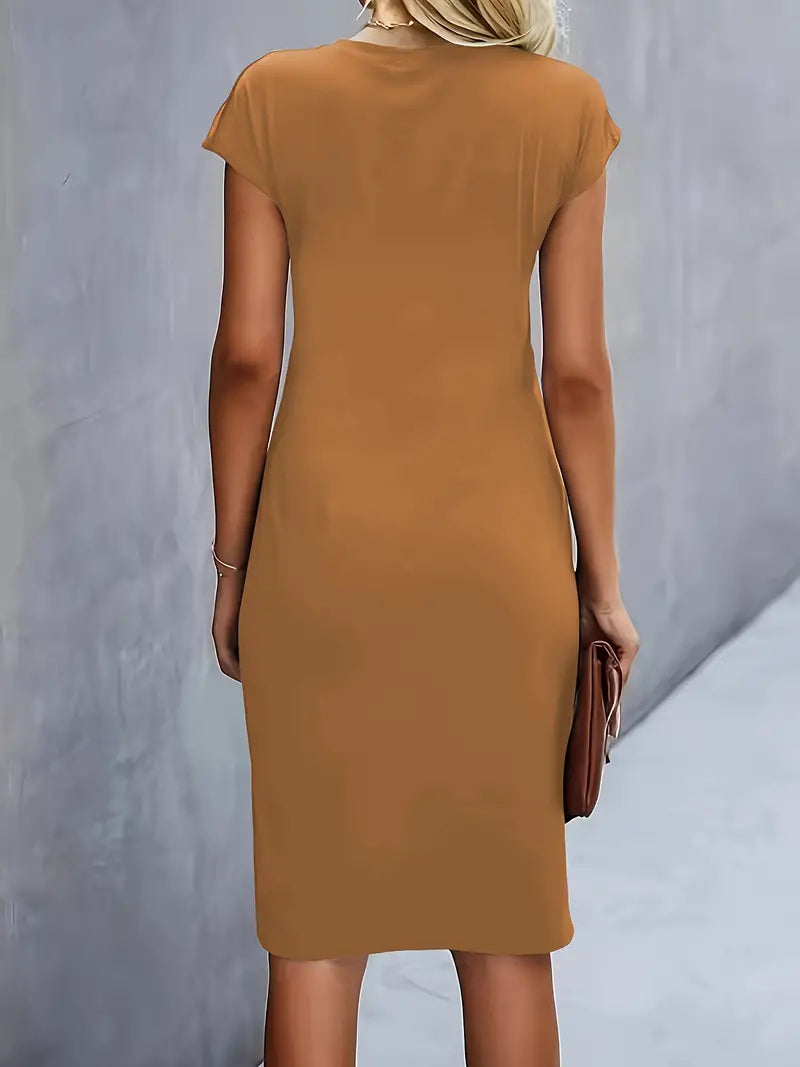 Elegante Midi Jurk met Gedrapeerd Detail en Korte Mouwen