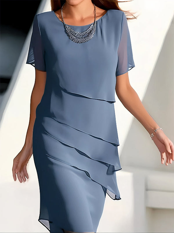 Elegante midi jurk met gelaagde details en korte mouwen