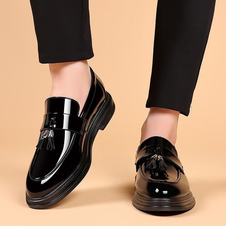 Heren Loafers met Kwastjes - Instappers met Lakafwerking en Ronde Neus