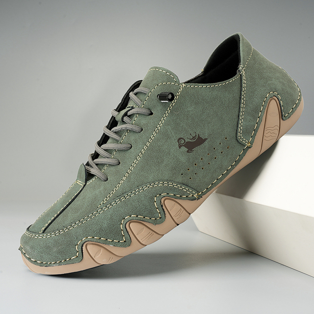 Lage sneakers met veters en flexibele zool