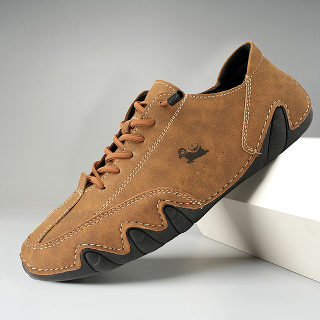Lage sneakers met veters en flexibele zool