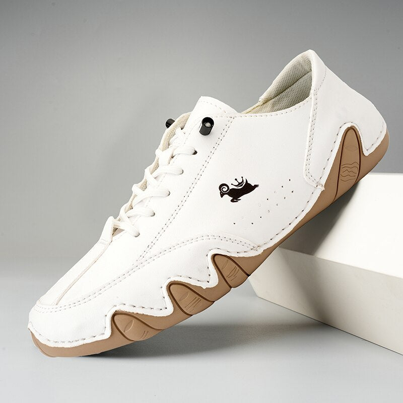 Lage sneakers met veters en flexibele zool